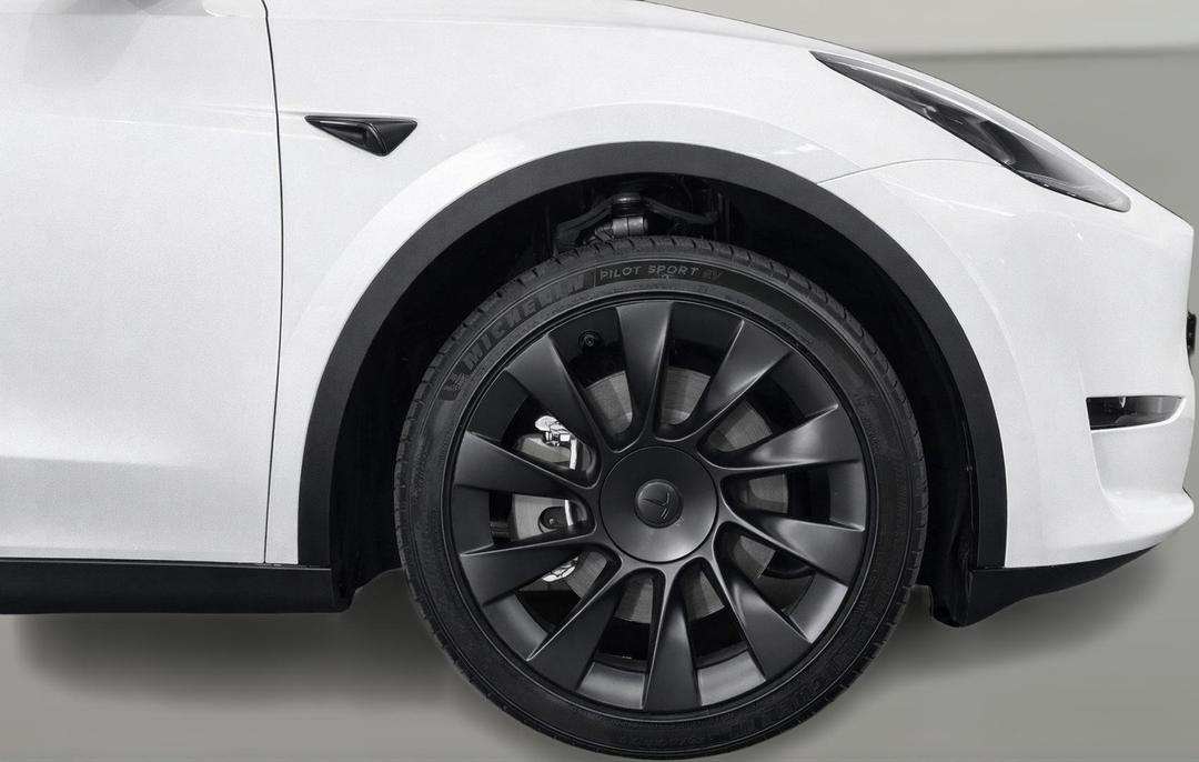 2024 Tesla Model Y Rear-wheel Drive, Automatic, 6383 km, Right Front Wheel