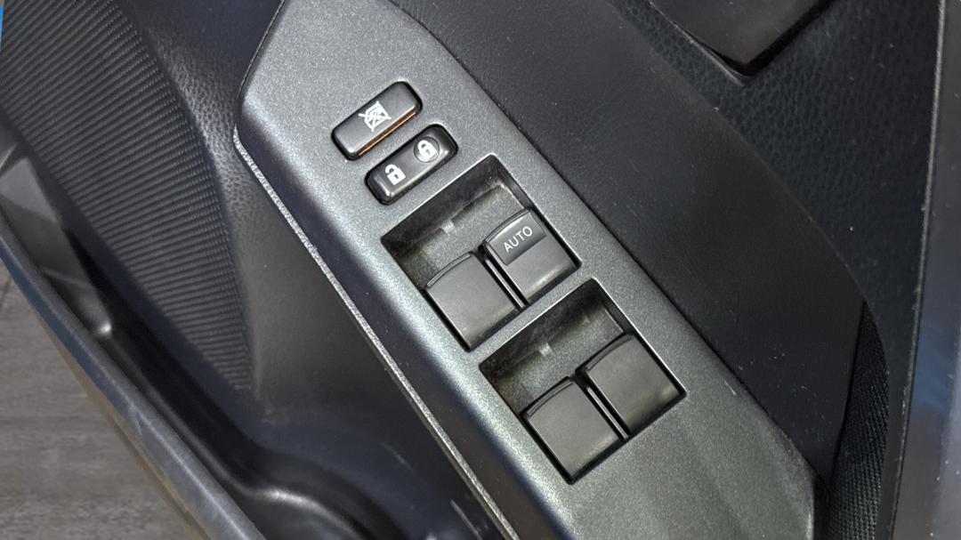 2017 Toyota RAV4 Gx (4x4), Automatic, 81238 km, Drivers Side Door Panel Controls