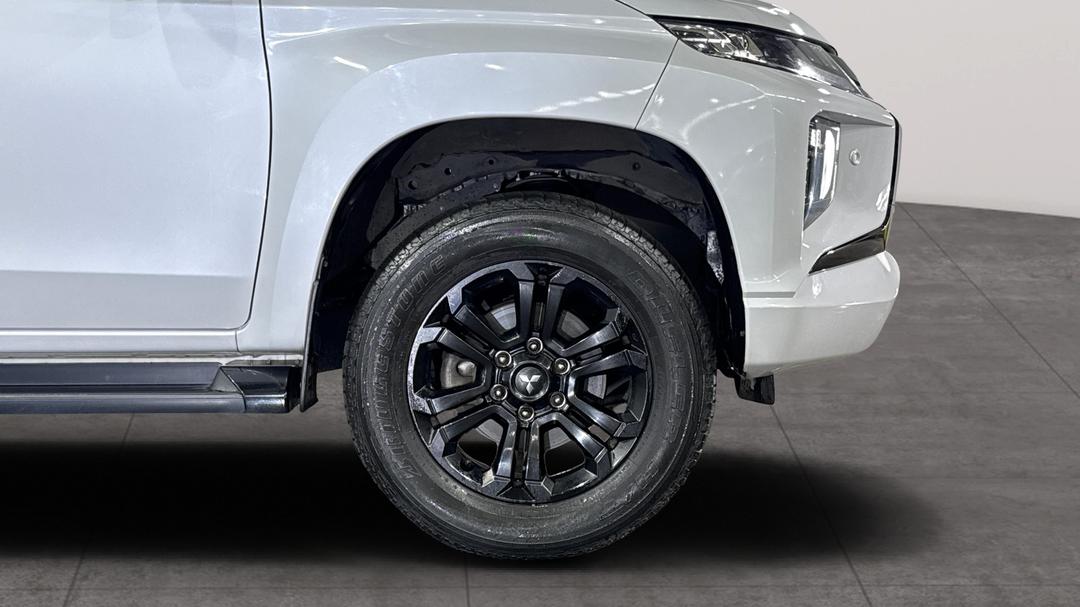 2022 Mitsubishi Triton Gsr (4x4), Automatic, 58439 km, Right Front Wheel