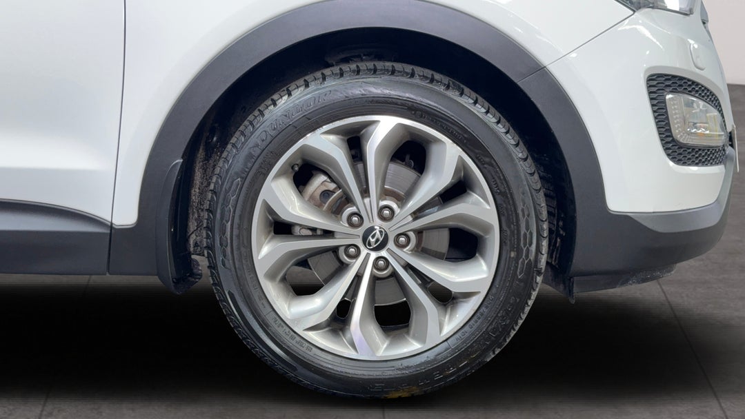 2013 Hyundai Santa Fe Highlander Crdi (4x4), Automatic, 140332 km, Right Front Wheel