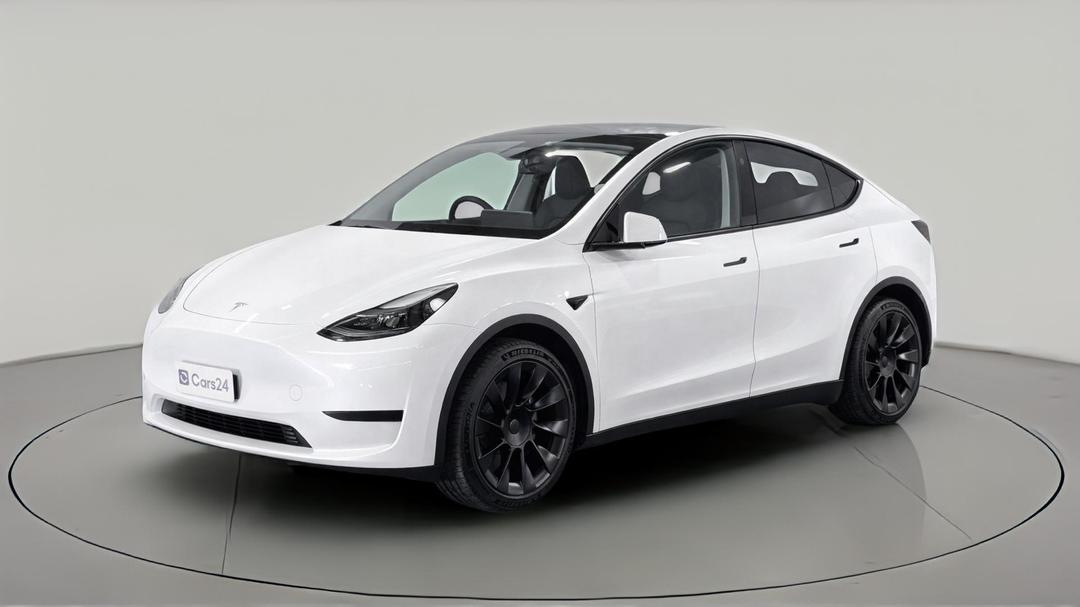2024 Tesla Model Y Rear-wheel Drive, Automatic, 6383 km, Left Front Diagonal (45- Degree) View