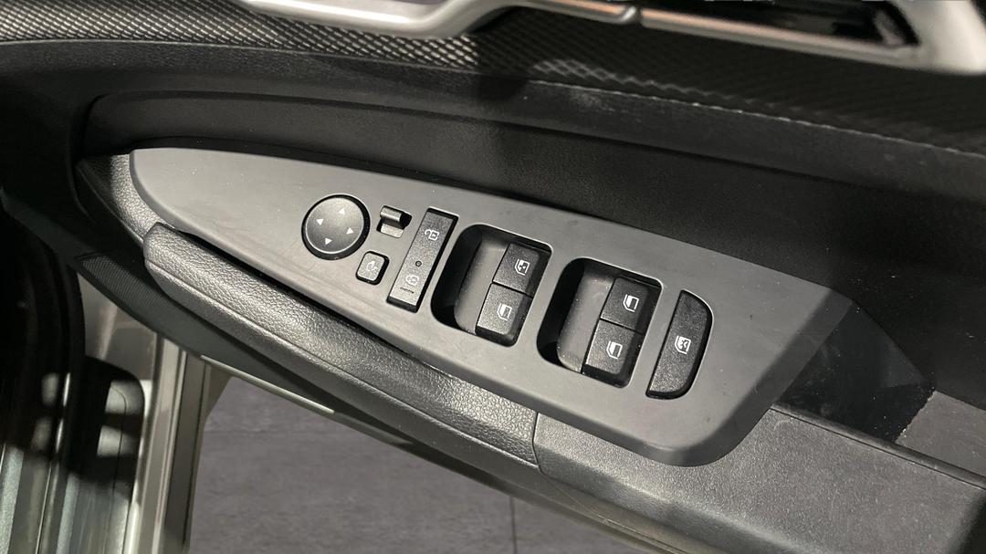2023 Kia Sportage S (FWD), Automatic, 52322 km, Drivers Side Door Panel Controls