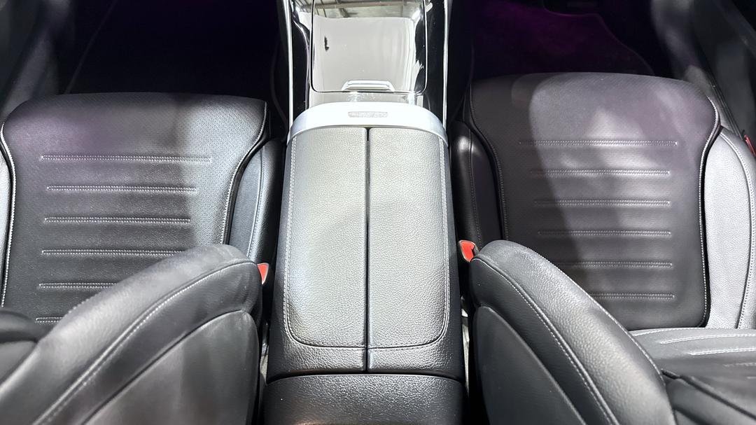 2022 Mercedes-benz C200 Mhev, Automatic, 21105 km, Center Console