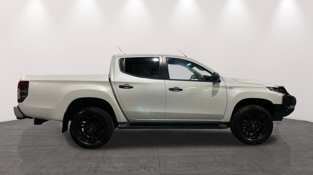 2022 Mitsubishi Triton Glx-r (4x4), Automatic, 48228 km, Right Side View