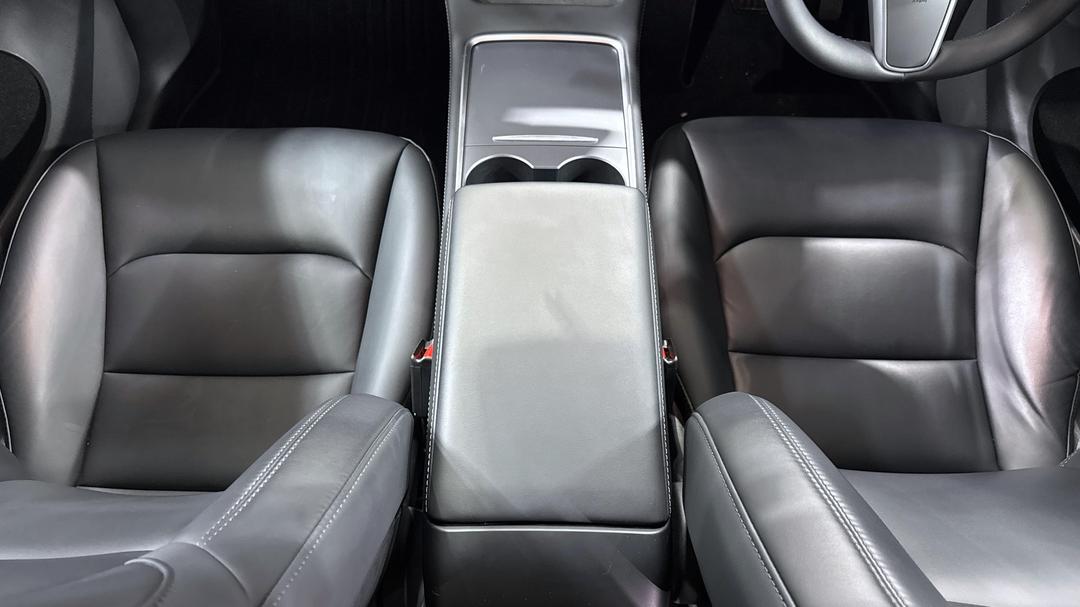 2022 Tesla Model Y Rear-wheel Drive, Automatic, 38164 km, Center Console