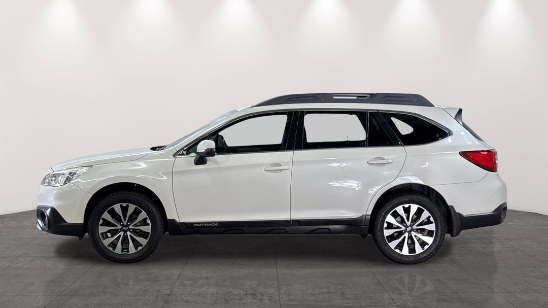2017 Subaru Outback 2.5i  AWD, Automatic, 135924 km, Left Side View
