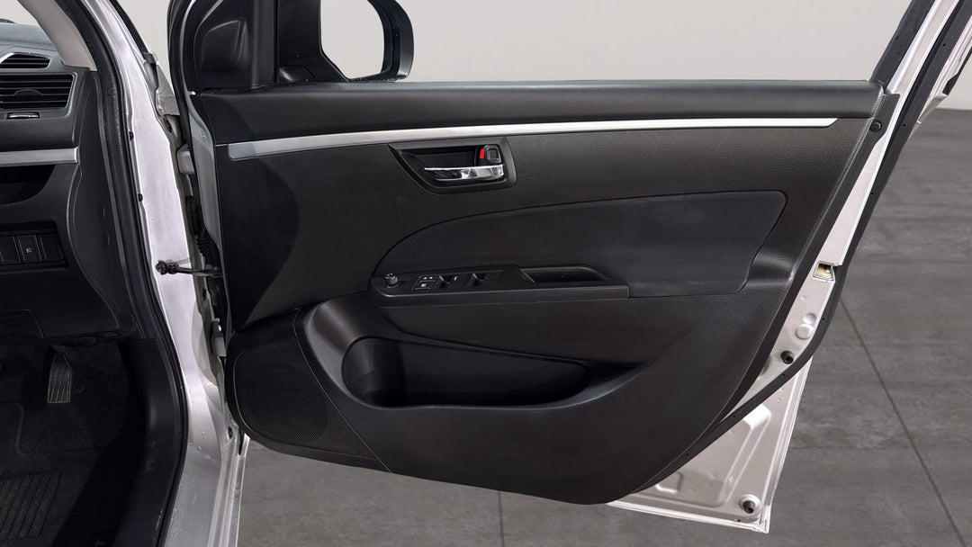 2015 Suzuki Swift Gl Navigator, Automatic, 64729 km, Speaker View