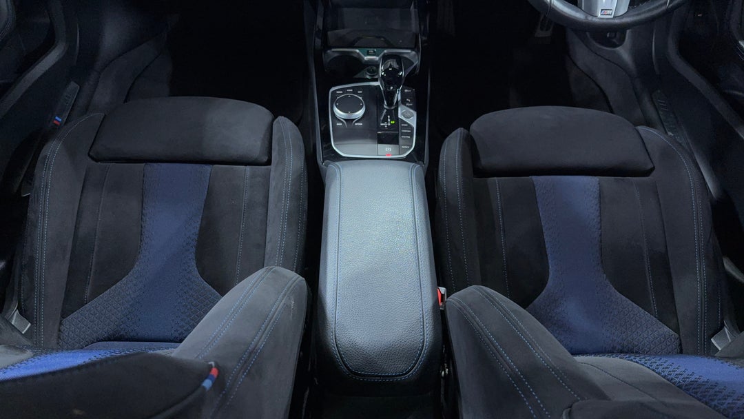 2022 BMW 1 M135i Xdrive, Automatic, 30263 km, Center Console