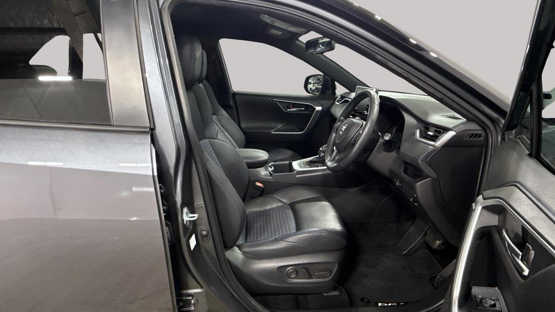 2022 Toyota RAV4 Xse (2WD) Hybrid, Automatic, 35441 km, Right Side Front Door Cabin View