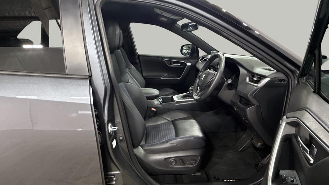 2022 Toyota RAV4 Xse (2WD) Hybrid, Automatic, 35441 km, Right Side Front Door Cabin View