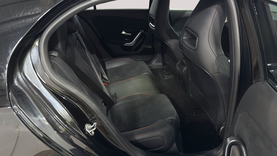 2022 Mercedes-benz A180 A180, Automatic, 18967 km, Right Side Rear Door Cabin View
