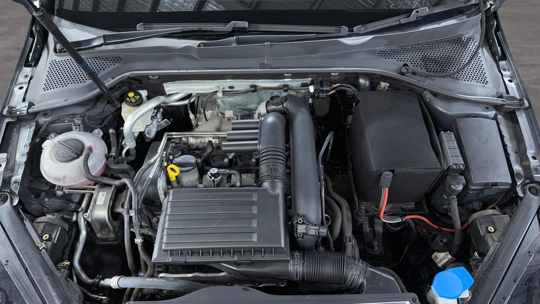 2015 Volkswagen Golf 103 Tsi Highline, Automatic, 55091 km, Open Bonnet (Engine)