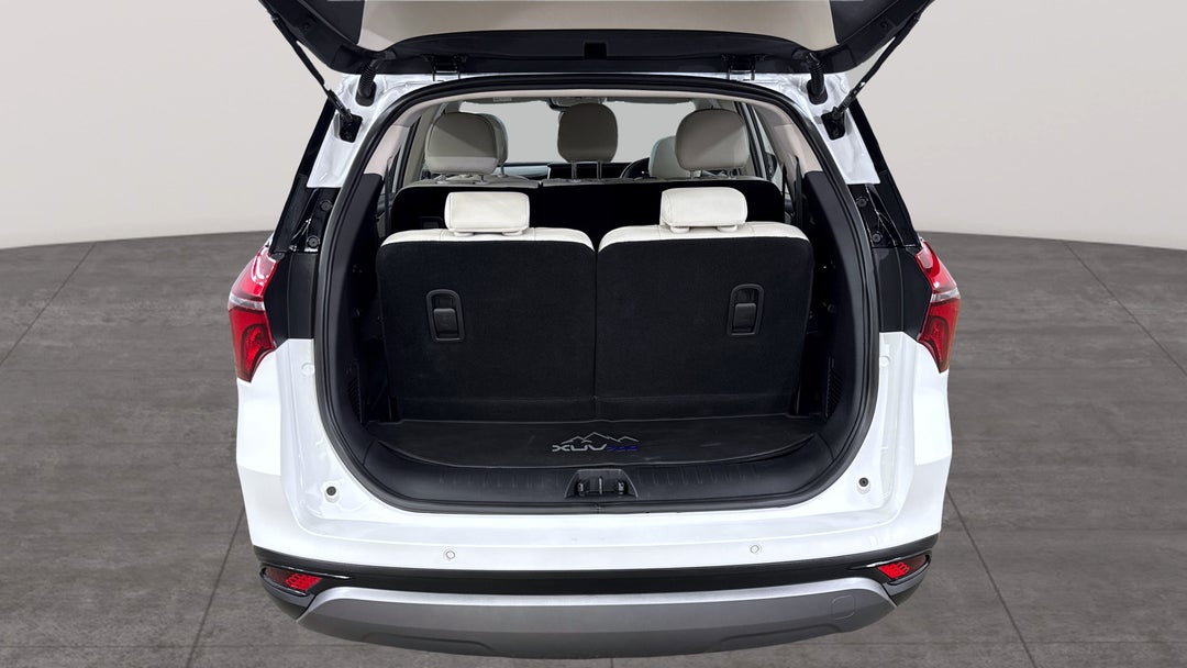 2024 Mahindra Xuv700 Ax7l, Automatic, 8513 km, Boot Inside View