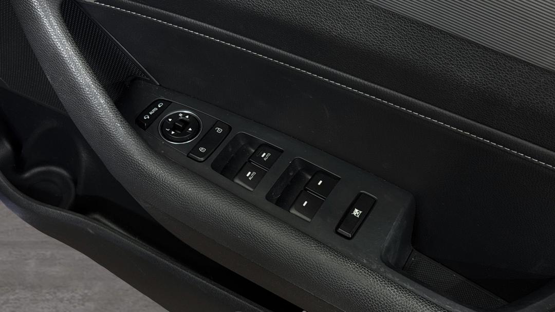 2018 Hyundai Sonata Premium, Automatic, 41958 km, Drivers Side Door Panel Controls