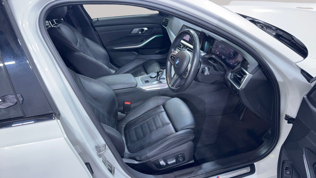 2022 BMW 3 30i M Sport, Automatic, 71167 km, Right Side Front Door Cabin View