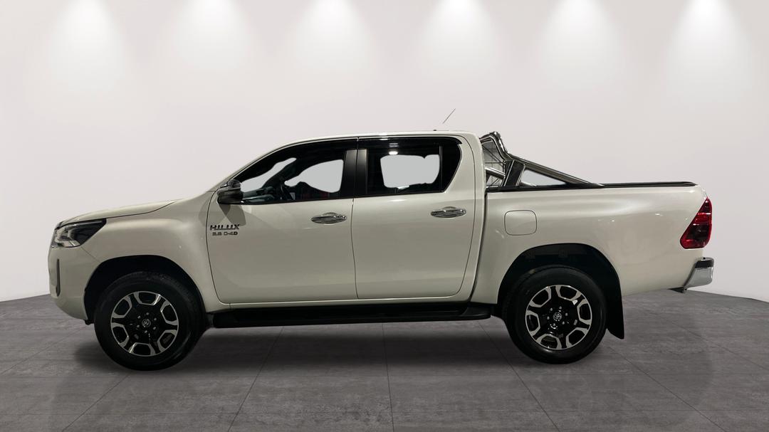 2022 Toyota Hilux Sr5 (4x4), Automatic, 31853 km, Left Side View