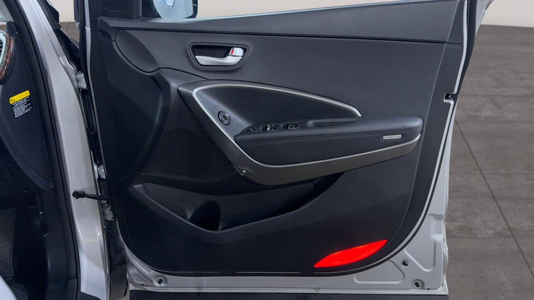 2017 Hyundai Santa Fe Active (4x4), Automatic, 107143 km, Speaker View