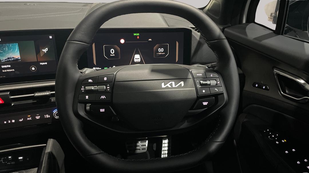 2025 Kia Sportage Gt-line Hev (AWD), Automatic, 3036 km, Steering Wheel Close-up