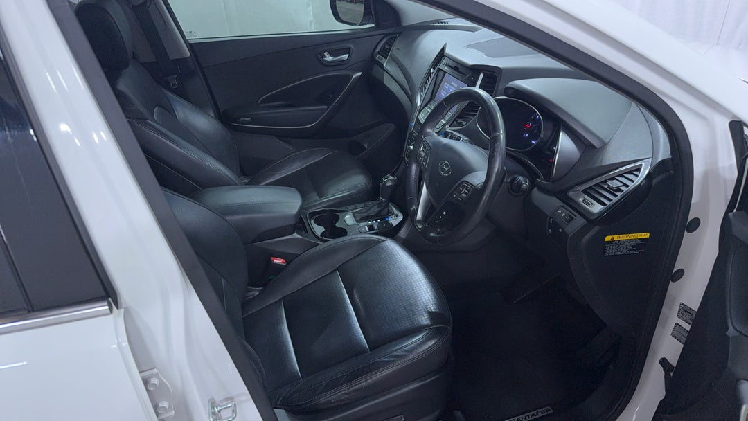 2013 Hyundai Santa Fe Highlander Crdi (4x4), Automatic, 140332 km, Right Side Front Door Cabin View