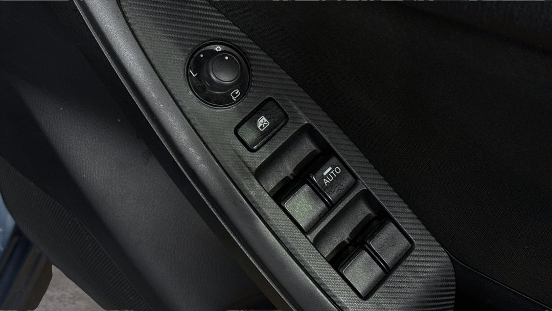 2015 Mazda CX-5 Maxx (4x2), Automatic, 132462 km, Drivers Side Door Panel Controls