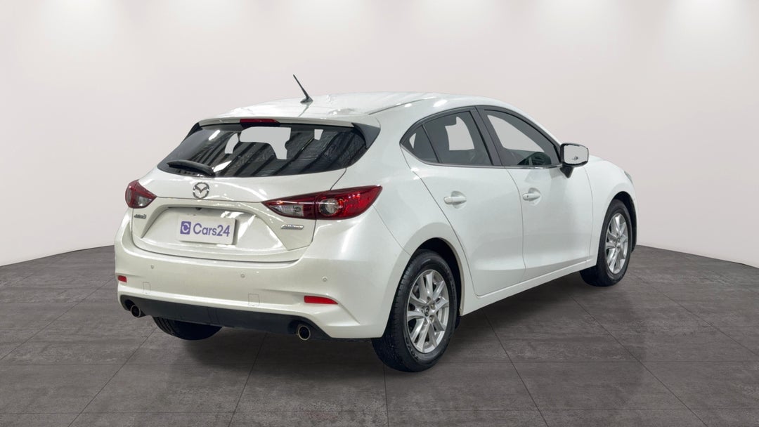 Right Back Diagonal (45- Degree) View