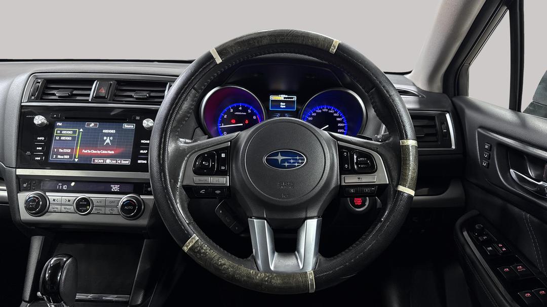 2016 Subaru Outback 2.5i Premium AWD, Automatic, 119746 km, Steering Wheel Close-up