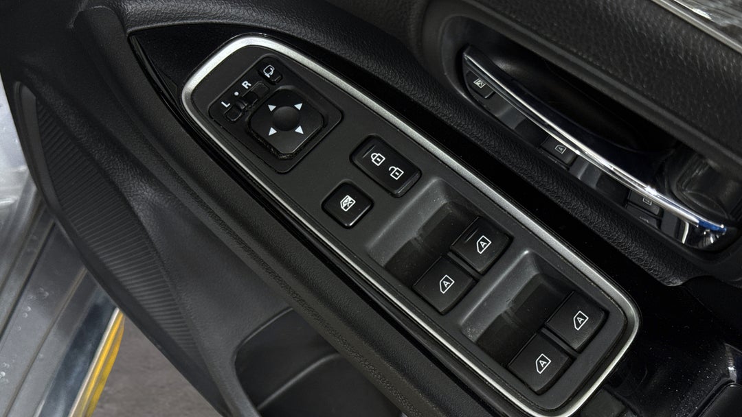 2020 Mitsubishi Outlander Phev Exceed 5 Seat (AWD), Automatic, 84513 km, Drivers Side Door Panel Controls