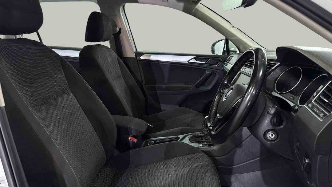 2017 Volkswagen Tiguan 110 Tsi Trendline, Automatic, 130272 km, Right Side Front Door Cabin View