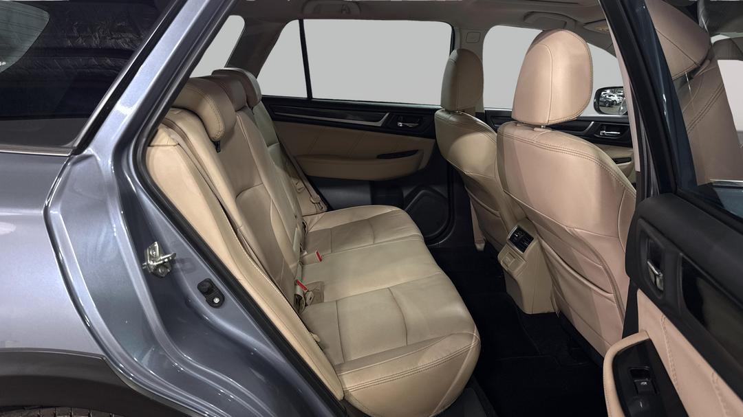 2018 Subaru Outback 2.5i Premium AWD, Automatic, 117105 km, Right Side Rear Door Cabin View