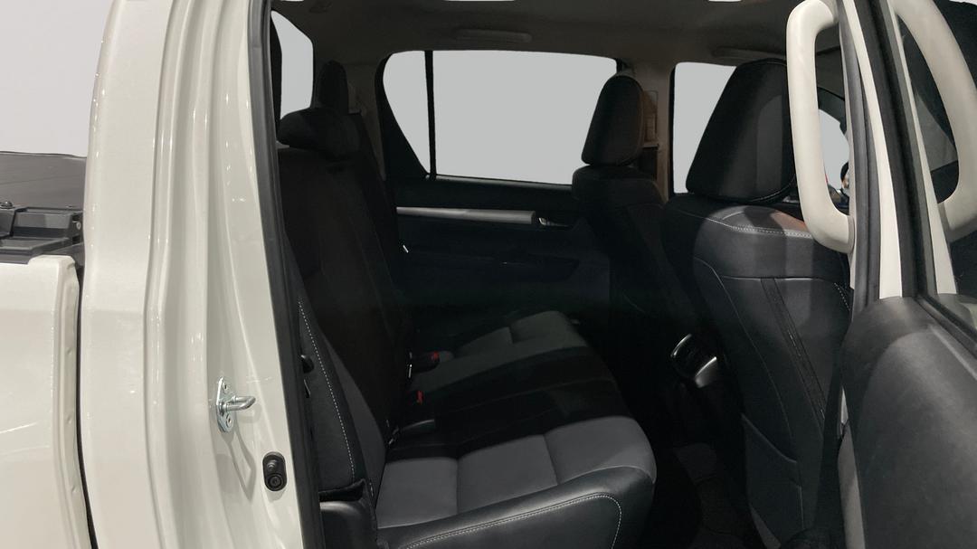 2022 Toyota Hilux Sr5 (4x4), Automatic, 31853 km, Right Side Rear Door Cabin View