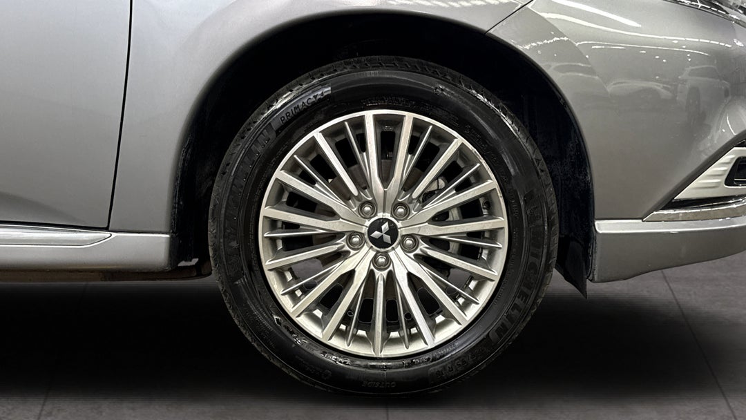 2020 Mitsubishi Outlander Phev Exceed 5 Seat (AWD), Automatic, 84513 km, Right Front Wheel