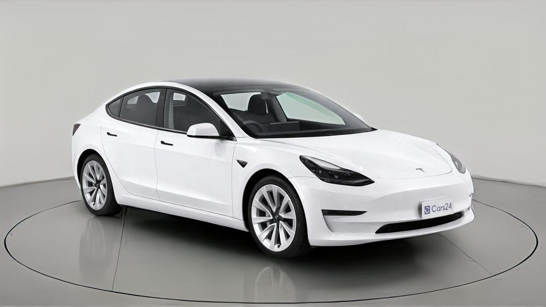 2022 Tesla Model 3 Long Range, Automatic, 23235 km, Right Front Diagonal (45- Degree) View