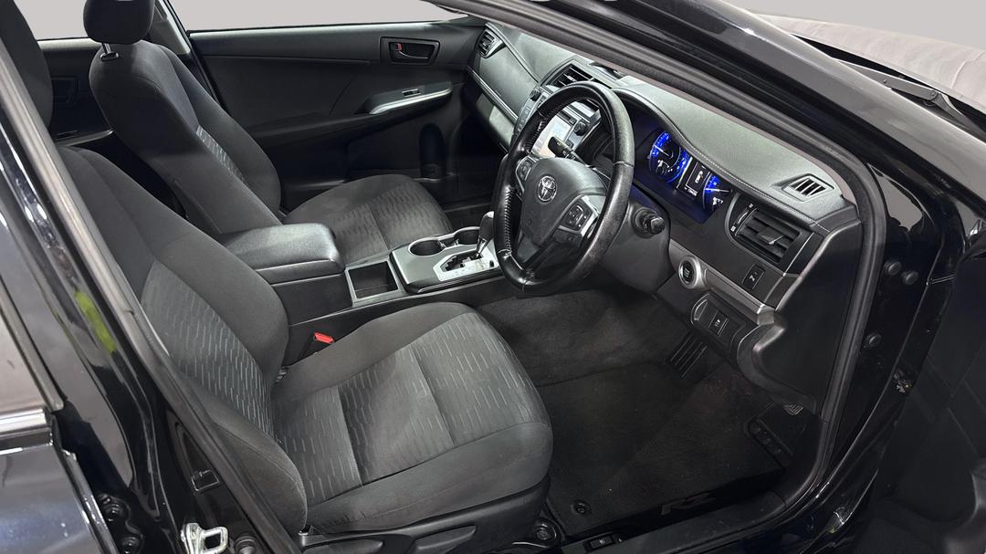 2017 Toyota Camry Rz S.e., Automatic, 134439 km, Right Side Front Door Cabin View