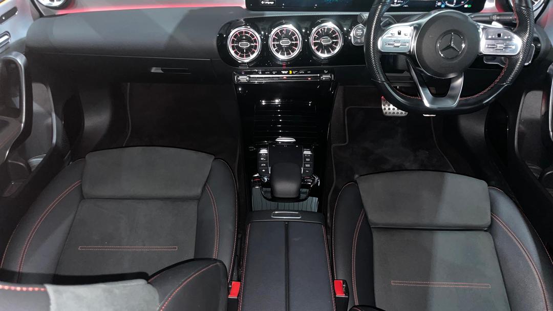 2021 Mercedes-benz A180 A180, Automatic, 42526 km, Center Console