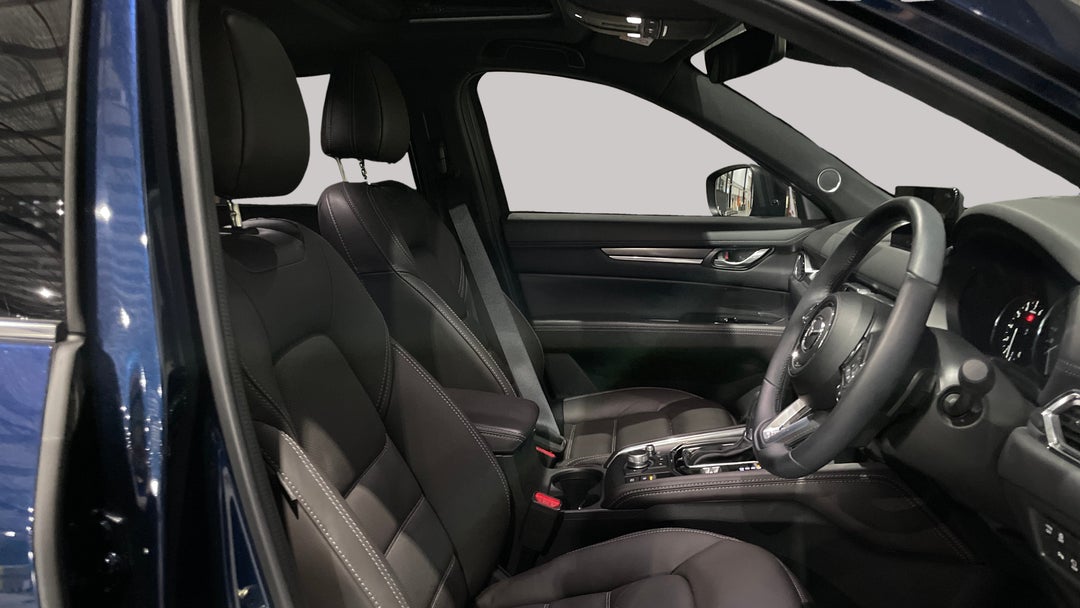 2025 Mazda CX-5 G25 Akera (AWD), Automatic, 7326 km, Right Side Front Door Cabin View