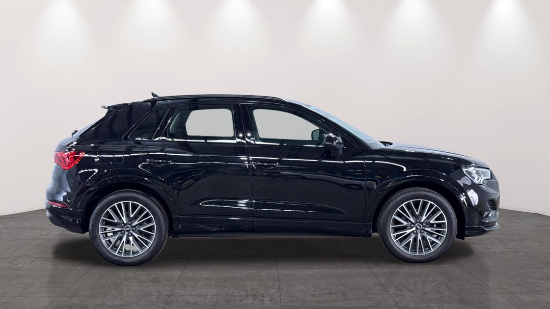 2022 Audi Q3 35 Tfsi, Automatic, 13655 km, Right Side View