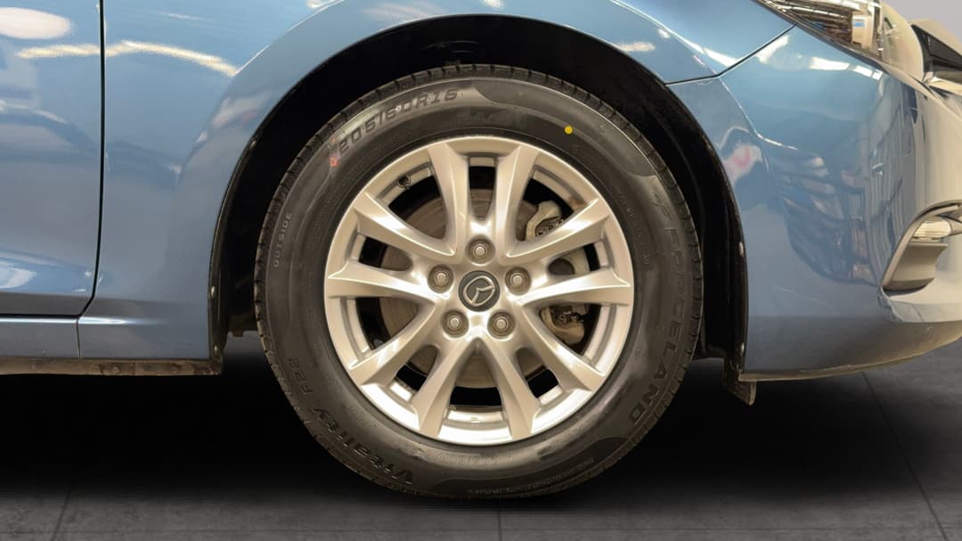 2017 Mazda 3 Neo, Automatic, 75700 km, Right Front Wheel