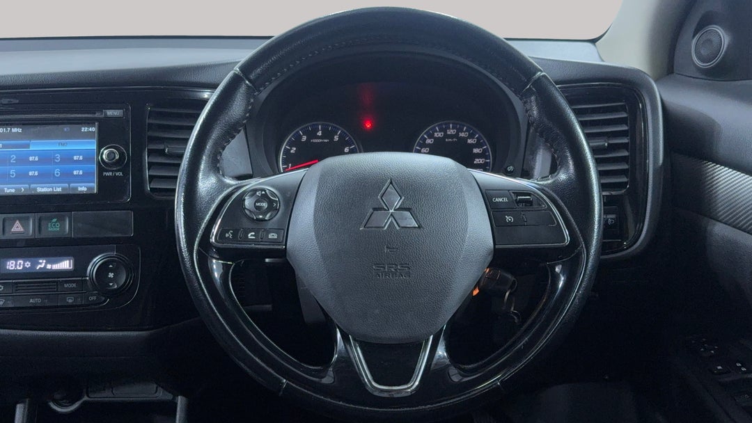 2016 Mitsubishi Outlander Ls (4x2), Automatic, 146446 km, Steering Wheel Close-up