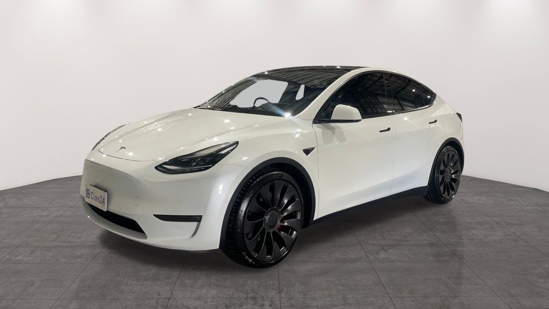 2023 Tesla Model Y Performance, Automatic, 32376 km, Left Front Diagonal (45- Degree) View