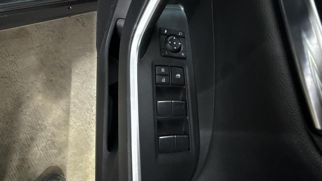 2022 Toyota RAV4 Xse (2WD) Hybrid, Automatic, 35441 km, Drivers Side Door Panel Controls