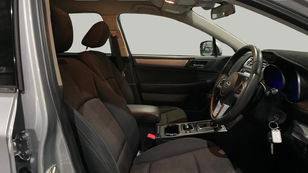2017 Subaru Outback 2.5i  AWD, Automatic, 102900 km, Right Side Front Door Cabin View