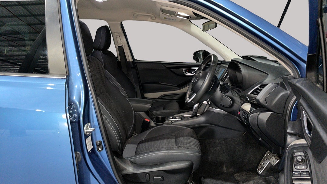 2022 Subaru Forester 2.5i Premium (AWD), Automatic, 33906 km, Right Side Front Door Cabin View