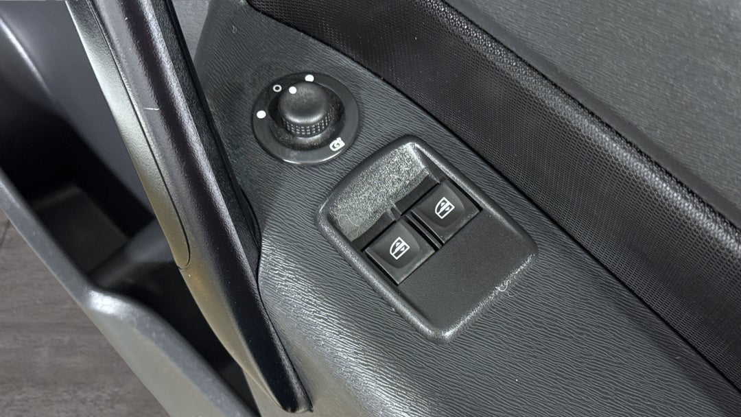 2021 Renault Kangoo Compact 1.2, Automatic, 10862 km, Drivers Side Door Panel Controls