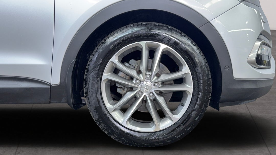 2015 Hyundai Santa Fe Highlander Crdi (4x4), Automatic, 133393 km, Right Front Wheel