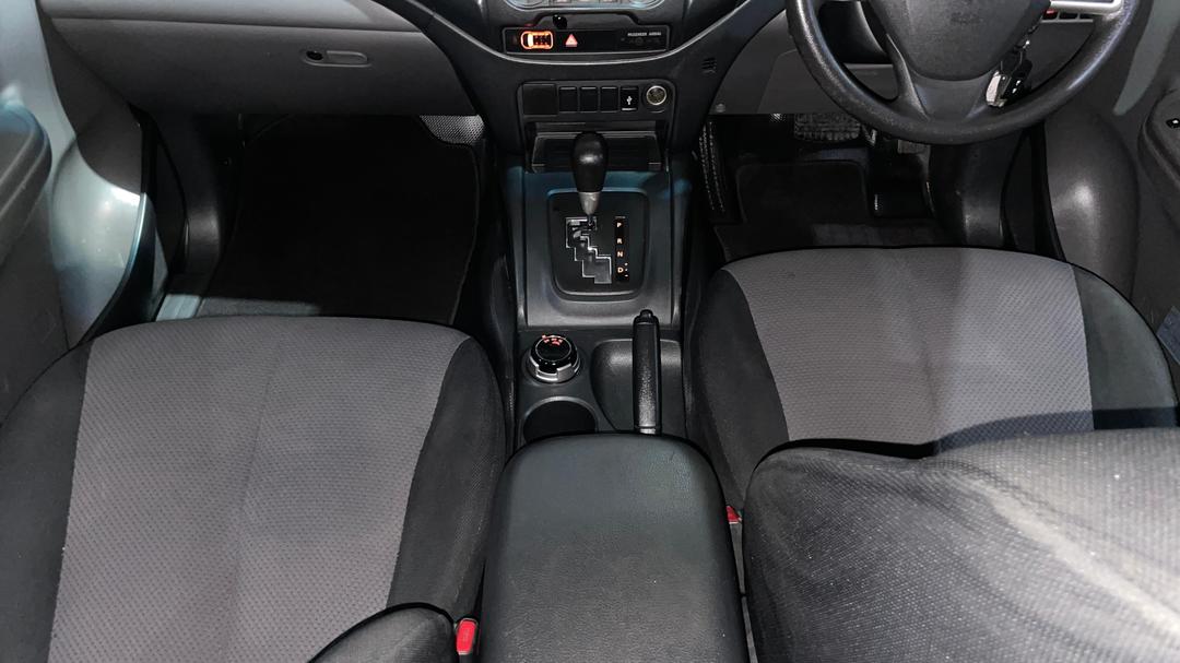 2018 Mitsubishi Triton Glx (4x4), Automatic, 98788 km, Center Console