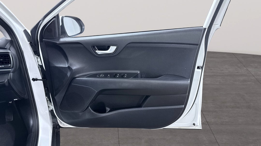 2022 Kia Stonic S, Automatic, 56002 km, Speaker View