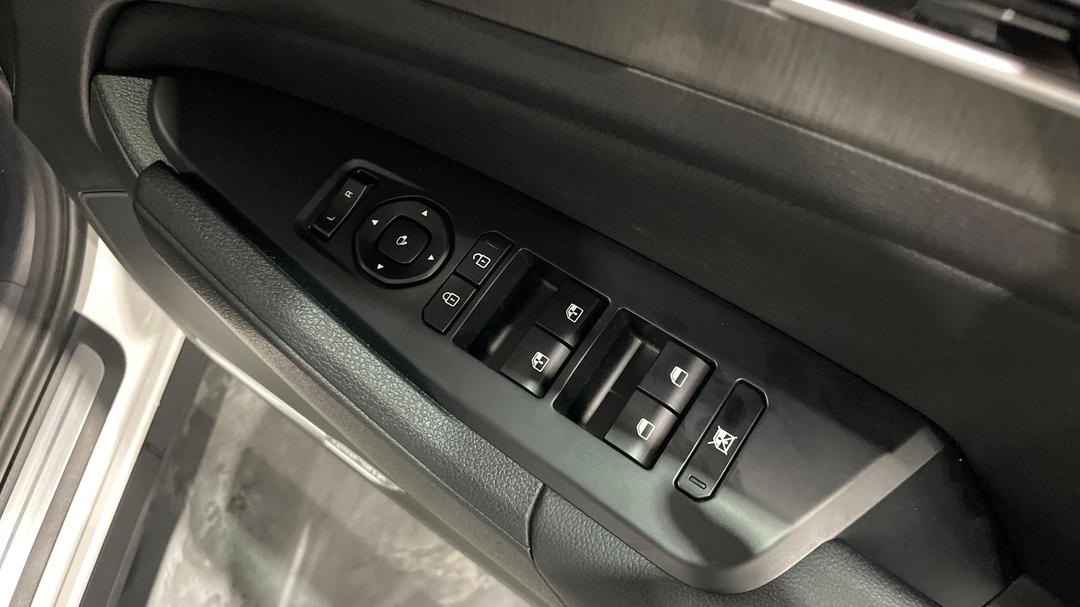 2025 Kia Sportage Gt-line Hev (AWD), Automatic, 3036 km, Drivers Side Door Panel Controls