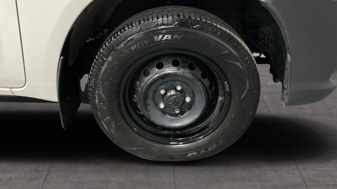 2017 Toyota Hilux Workmate, Manual, 97440 km, Right Front Wheel