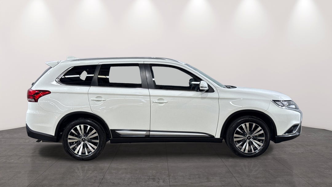 2020 Mitsubishi Outlander Ls 7 Seat (2WD), Automatic, 62579 km, Right Side View