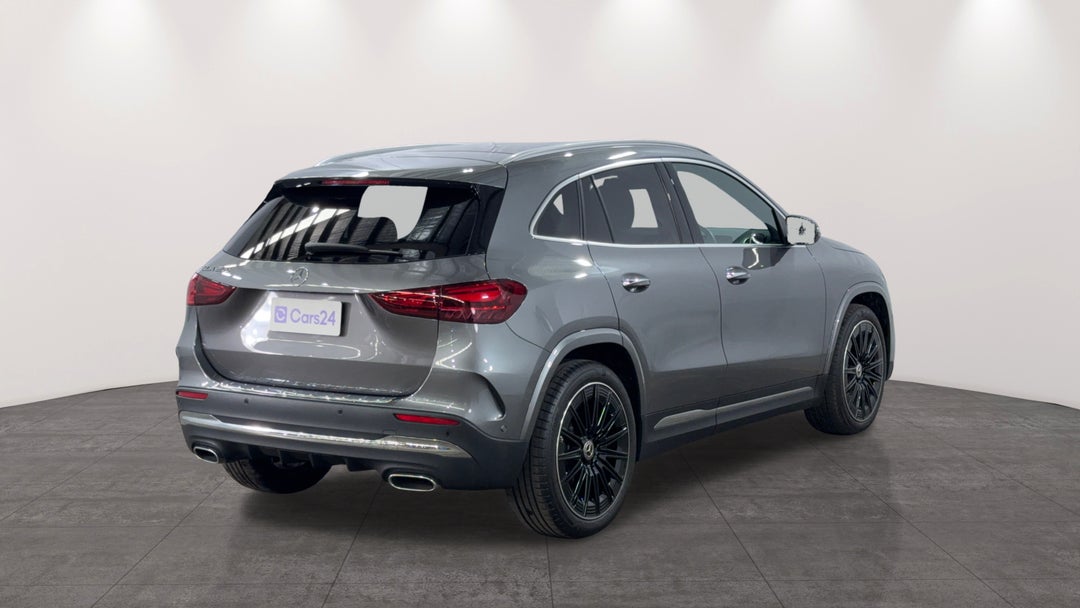 2024 Mercedes-benz GLA 200, Automatic, 14163 km, Right Back Diagonal (45- Degree) View